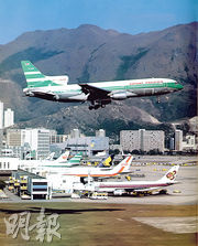 國泰航空在1980年代之前仍為中型航空公司，至80年獲批准加入經營香港至倫敦的航班。（《香港年鑑》圖片）