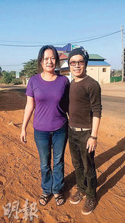 香港社運人士楊匡(右)及其太太(左)、即內地維權人士劉沙沙獲聯合國難民署批出難民身分,4月1日赴加拿大接受政治庇護。圖為楊匡今年1月上載與妻子在柬埔寨的合照。(網上圖片)