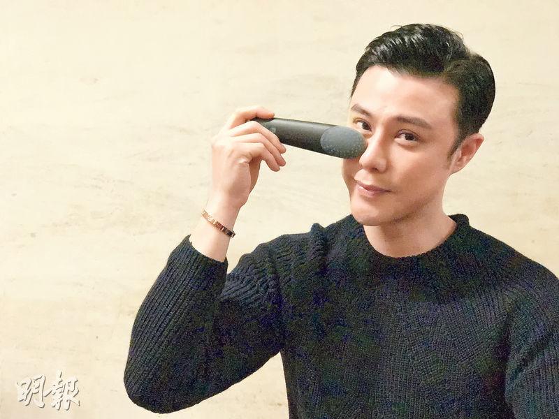 USB充電——Philips ActivEyes按摩儀用USB充電，充兩小時已經足夠28次療程使用。產品清洗容易，金屬面可以用水抹，硅膠面則可拆出清洗。（$998，查詢﹕2619 9663 Philips）（圖：Frank）