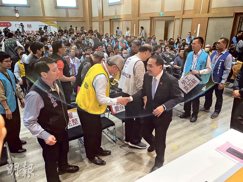 採訪手記：侯改硬漢形象講話接地 趙變鄰家阿伯來者不拒