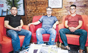 Racefit與Unspun同樣以運動為切入點去推銷初創企業的理念，成功晉身Jumpstarter 2017決賽。左起為Racefit聯席創辦人潘頎業、麥君恆、Unspun聯席創辦人林凱銘。