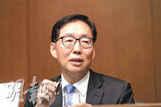 保險界立法會議員陳健波稱，政府推出年金，同時可帶動私營年金的需求。