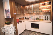 單位雖為3房戶，但採用了近年中小型單位流行的開放式廚房。