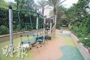 項目會所設有兒童遊樂場，為不同年齡的小朋友提供戶外玩樂場地。