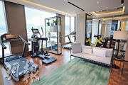 住客會所健身室設有各類健身器材。