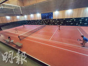 傲玟會所設有室內泥地網球場，料為全港唯私人屋苑獨有。圖為設計模型。