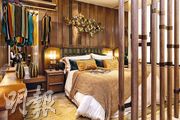 睡房與儲物室打通足可放置雙人牀，並以木質圓柱製成的屏風，分隔寢區和梳妝區。（林靄怡攝）