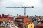 上月初，葡萄牙國會通過投票，決定暫停首都里斯本及第二大城市波的投資民移申請。圖為葡萄牙里斯本市景。（路透社）