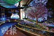 發展商邀請日本兩位設計大師為會所打造園林景色，其中有「紫色綠洲」。（楊柏賢攝）