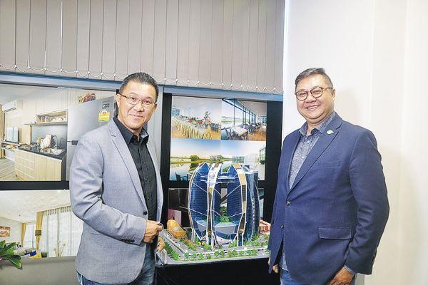 環球大聯盟有限公司主席陳炳才博士（左）和行政總裁 李瑞華都看好馬來西亞馬六甲的房地產前景。