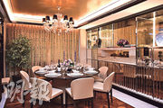 全屋用上矜貴的黑檀木和意大利逾百年品牌Giorgetti家具，包括飯廳足夠8人使用大圓枱。（賴俊傑、林靄怡攝）