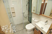 浴室設於睡房內，淋浴間外連16方呎工作平台。（楊柏賢攝）