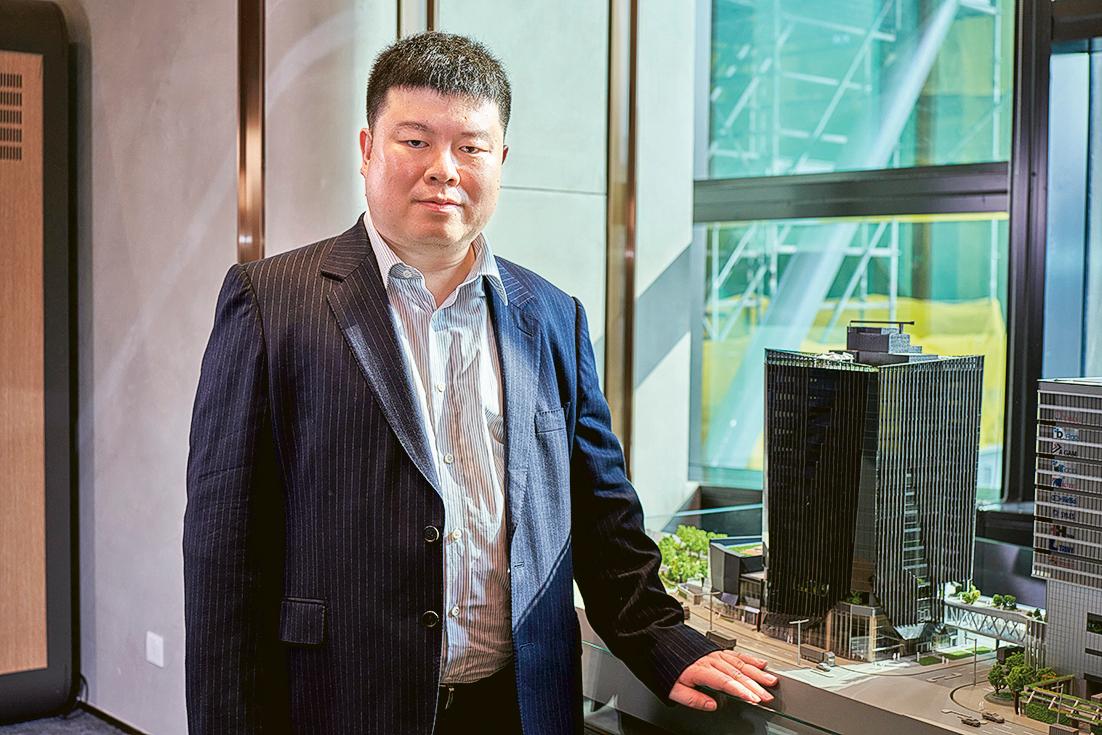 盧米科技有限公司董事陳書宇博士認為香港再工業化需建立懂得生產線的人才庫，並要將金融、貿易及地產思維轉變成真正創科思維。