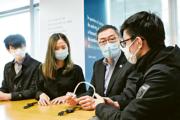 香港科技園公司行政總裁黃克強（右二）勉勵年輕人勇於創新，全情投入追尋夢想。