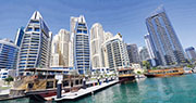 余偉龍建議計劃迪拜置業自住的港人，首選當地類近本港尖沙嘴或中環區的Dubai Marina（圖），如家庭人數比較多，則可考慮Emirates Hills的獨立屋。（法新社）