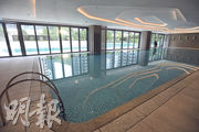 屋苑會所室內恒溫泳池長達25米，為區內屋苑少見。