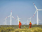 國家能源局指今年全國風電及光伏發電量佔全社會用電量比重11%，到2025年將達16.5%。圖為烏魯木齊風力發電場。（資料圖片）