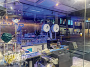 本地個別口罩廠的無塵室已安裝Maltani藍光LED燈具來殺菌，包括圖中形象店內無塵室。
