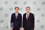 駿隆集團執行董事王玉麟（右）認為終身年金可助退休人士應對長壽風險。旁為常務董事陳銳隆。