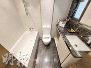 浴室基本上維持交樓標準狀態，附設浴缸。