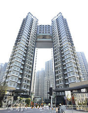 尚悅本月首宗成交來自9座低層F室，實用面積354方呎，2房間隔，以528萬元沽出，實呎14915元。