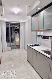 CAINE HILL示範單位以22樓B室為藍本，實用面積278方呎，1套房間隔，以開放式廚房設計。
