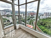 菁雋21樓06室向北，客廳及睡房外望開揚的屯門市區景，亦可遠眺山景。