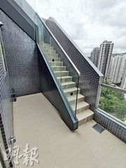 菁雋21樓06室，實用面積794方呎，設350方呎平台，連獨立樓梯，前往722方呎天台。