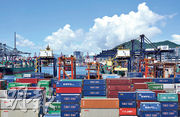 今年首11個月本港商品整體出口貨值按年上升26.5%，商品進口貨值上升24.9%。圖為香港葵涌貨櫃碼頭。（資料圖片）