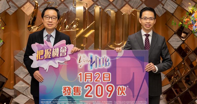 新地明年首季推五新盤 YOHO Hub周日次輪推售209伙。雷霆(左)，旁為陳漢麟。