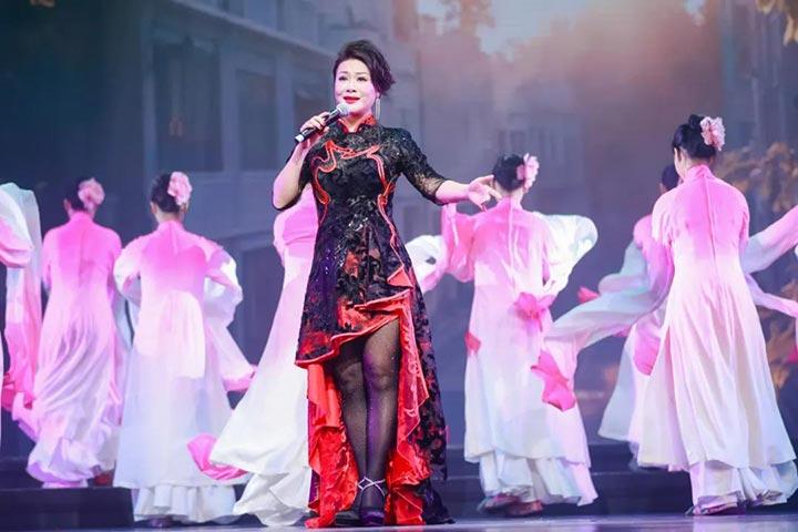 國家二級演員、著名平喉演唱家林婷婷演唱《一灣新粵》。