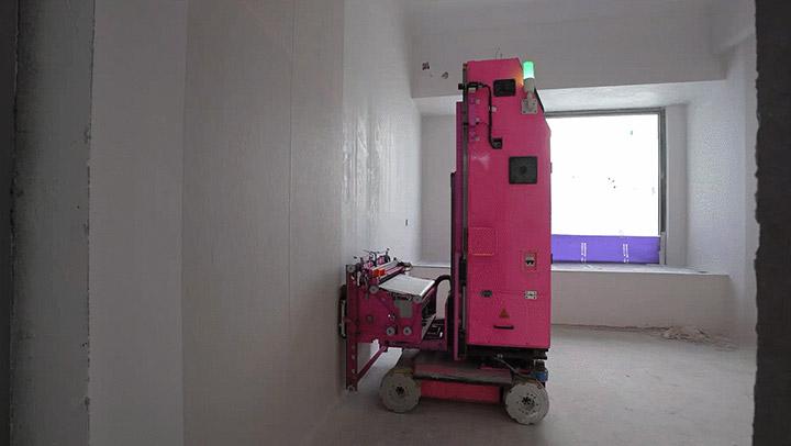 牆紙鋪貼機器人按照作業路徑，平滑且工整地自動鋪貼牆紙。