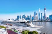 中國第一艘懸掛五星紅旗的豪華遊輪「招商伊敦號」停靠在北外灘的上海港國際客運中心。