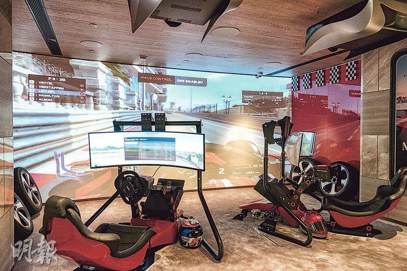 項目以摩納哥度假風情為主題，除遊艇外，展銷廳亦設有F1賽車模擬遊戲。