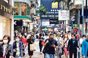 ECA International關禮廉表示，香港嚴格疫情管控措施及沒有明確的通關計劃，令不少外派僱員回到原居地或轉移到新加坡工作。圖為香港銅鑼灣街景。（中通社）