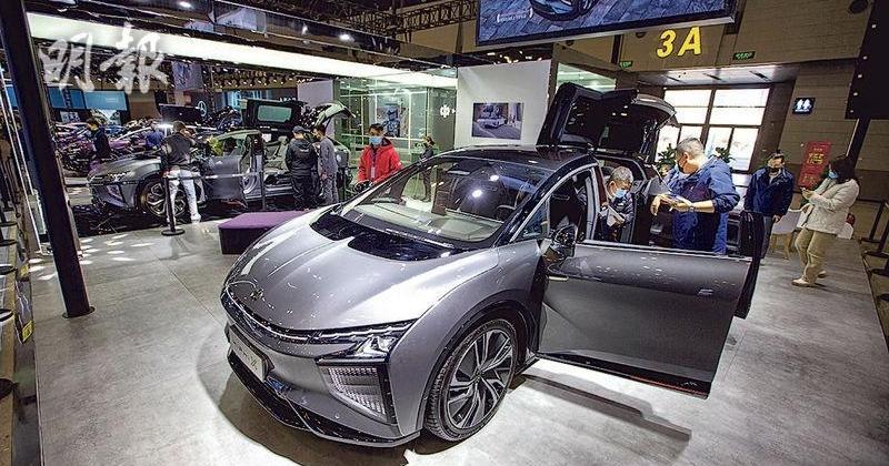 中國上月汽車銷量跌13% 新能源車銷量升1倍至近45萬輛