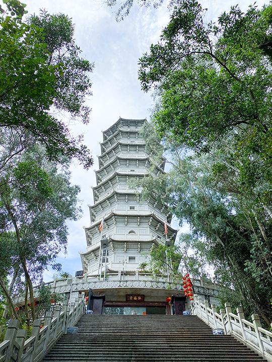 九層「福塔」高52米，可俯瞰全園景觀。