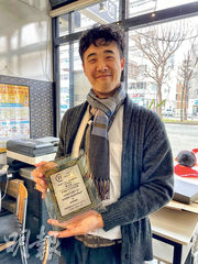 朱俊銘（Emanuel）在日本任職房地產中介，去年12月獲大阪市最佳物業銷售獎第三名。