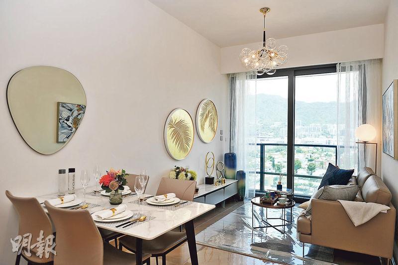 客飯廳以淺色為設計主調，感覺高雅簡約。