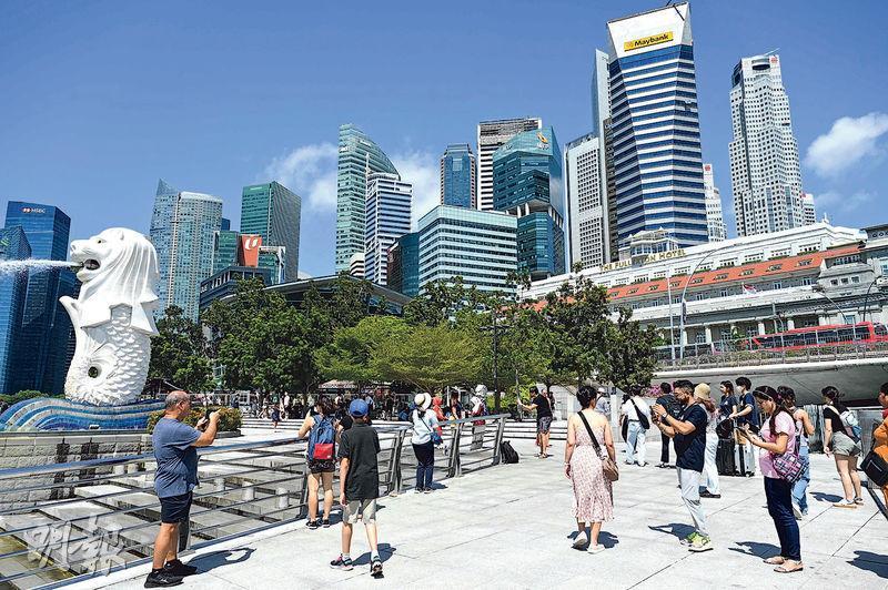 新加坡防疫限制愈來愈寬鬆，在家工作模式逐漸減少，加上外籍人士可能會選擇在靠近中央商業區的房源，所以靠近商業區的租務情况會愈來愈緊張。（資料圖片）