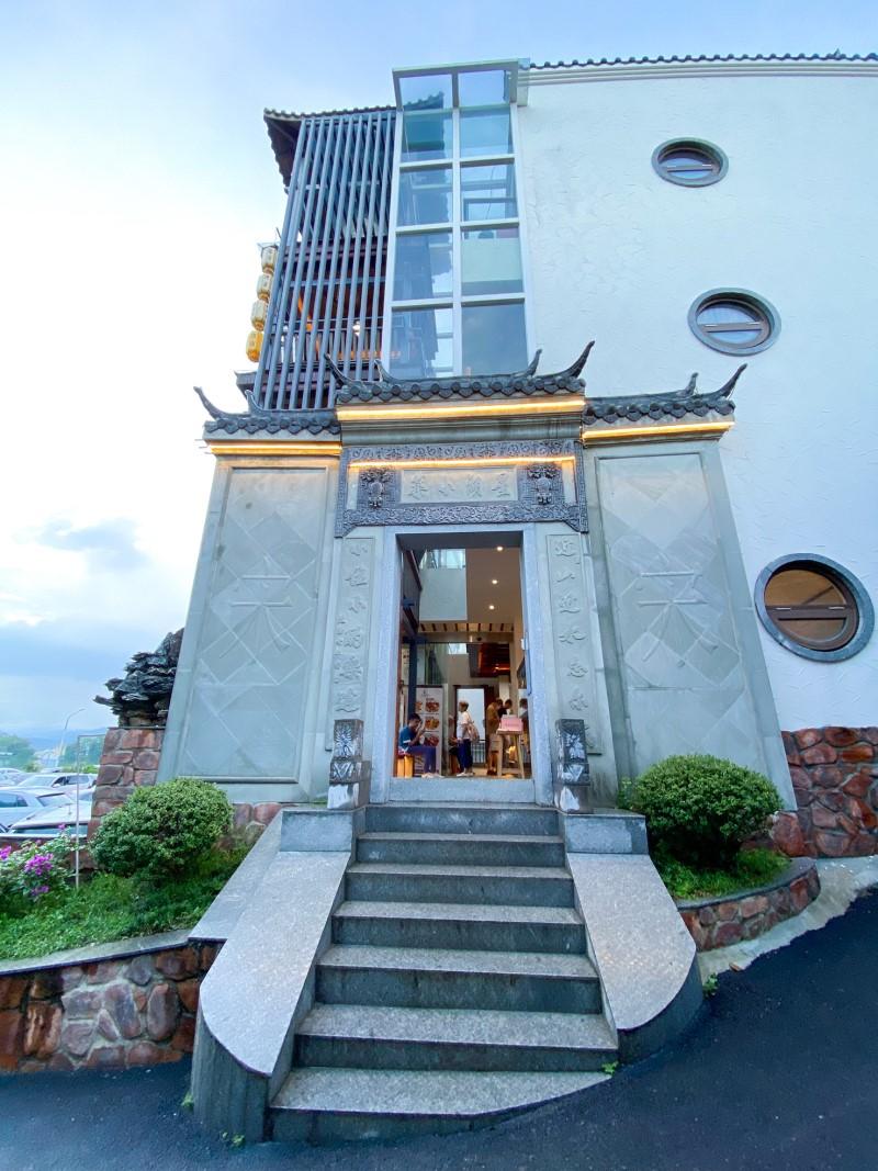 肇慶星湖小築度假客棧的徽派牌樓入口，很有特色。