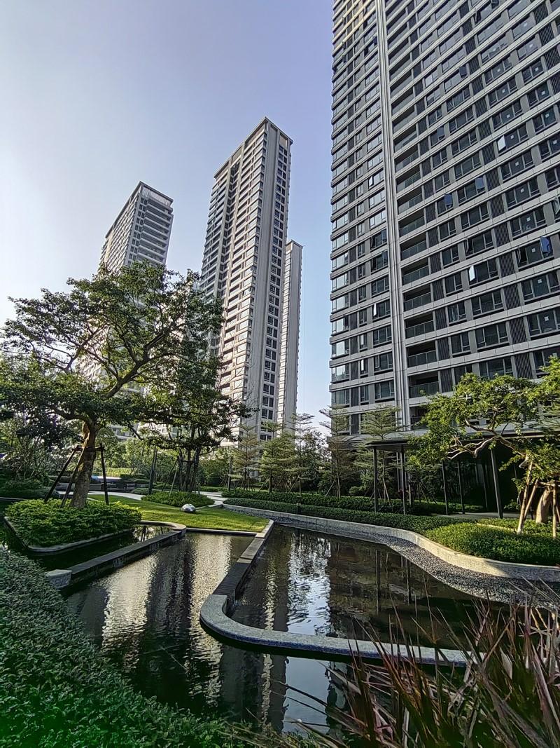 「華潤仁恆·公園四季」即將落成，規劃有10幢純板樓高層，以國際生活理念與高品質標準築造。