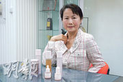 珍卡兒藥妝（JaneClare）創辦人李慧賢透露，因為收到很多消費者和美容院的反饋，以及有感類固醇副作用太大，所以用了幾年時間研發出圖中的濕疹紓緩套裝產品。（楊柏賢攝）