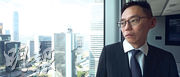 駐新加坡的紐約梅隆投資管理曾春偉上周來港接受專訪時預測，由於美國通脹仍會在高位徘徊，即使當地經濟陷入衰退，聯儲局仍不會減息，美股面對調整壓力。（曾憲宗攝）