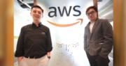 e-banner 客戶服務中心3月引入Amazon  Connect 雲端客戶查詢技術。圖為e-banner營運總監雷凱傑（右）及AWS香港解決方案架構部主管余廸遜（左）。（李紹昌攝）