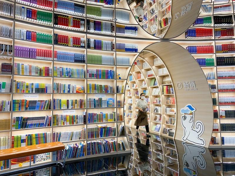愈欣書店以多重空間設計給人以驚喜，是近年實體書店的一匹黑馬。