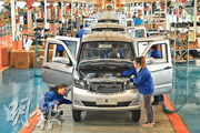 圖為貴州汽車製造廠。中國2月製造業PMI升至52.6，是2012年4月後新高，勝市場預期，為連續兩個月處於擴張區間，反映景氣持續升溫。（新華社）