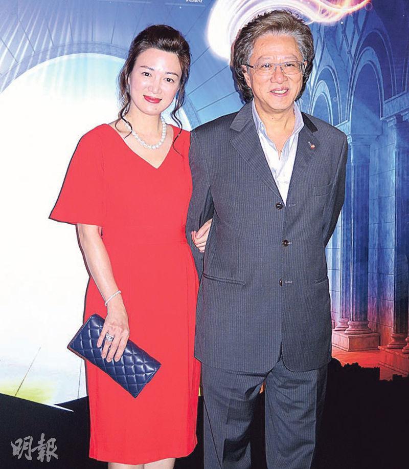 2016年下嫁「大陸法拉利之父」李文輝（右）的前女藝人陳少霞（左），新近以首置名義斥3200萬元購入康樂園一幢洋房，實呎19,656元。