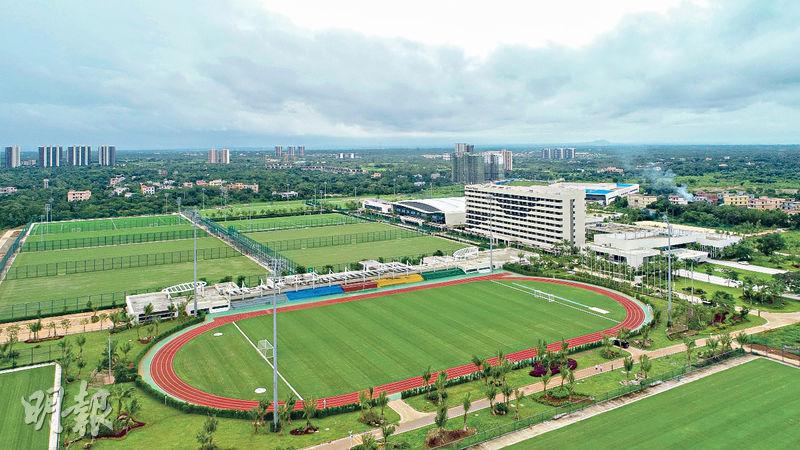位於海口觀瀾湖的中國足球（南方）訓練基地去年起營運，已有包括職業及業餘共360支隊伍在此比賽和集訓。（觀瀾湖提供）