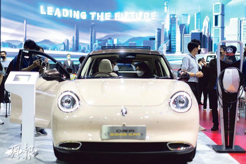 長城汽車去年銷量達106.17萬輛，其中海外年銷售17.22萬輛，上升23.09%並創新高。圖為旗下品牌電動車亮相國際車展。（資料圖片）